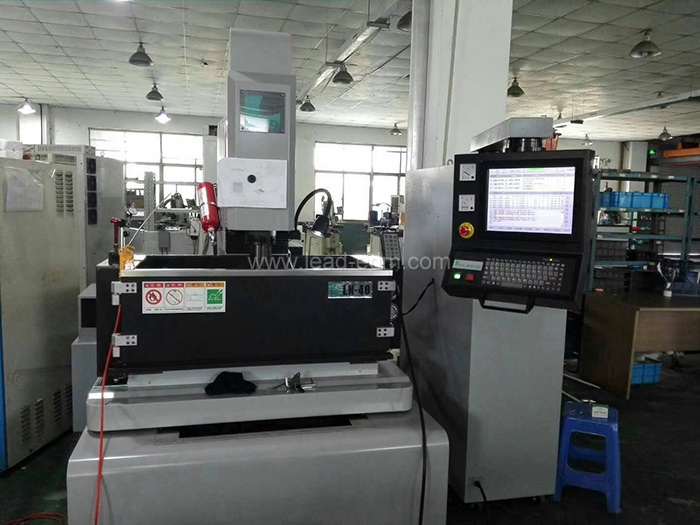 群基鏡面LN40加工機安裝調試完畢交付使用-1