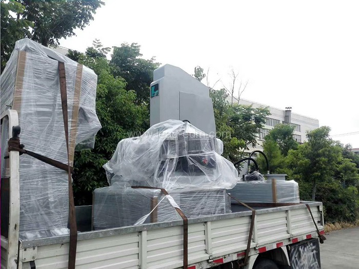 群基鏡面LN40加工機安裝調試完畢交付使用-2