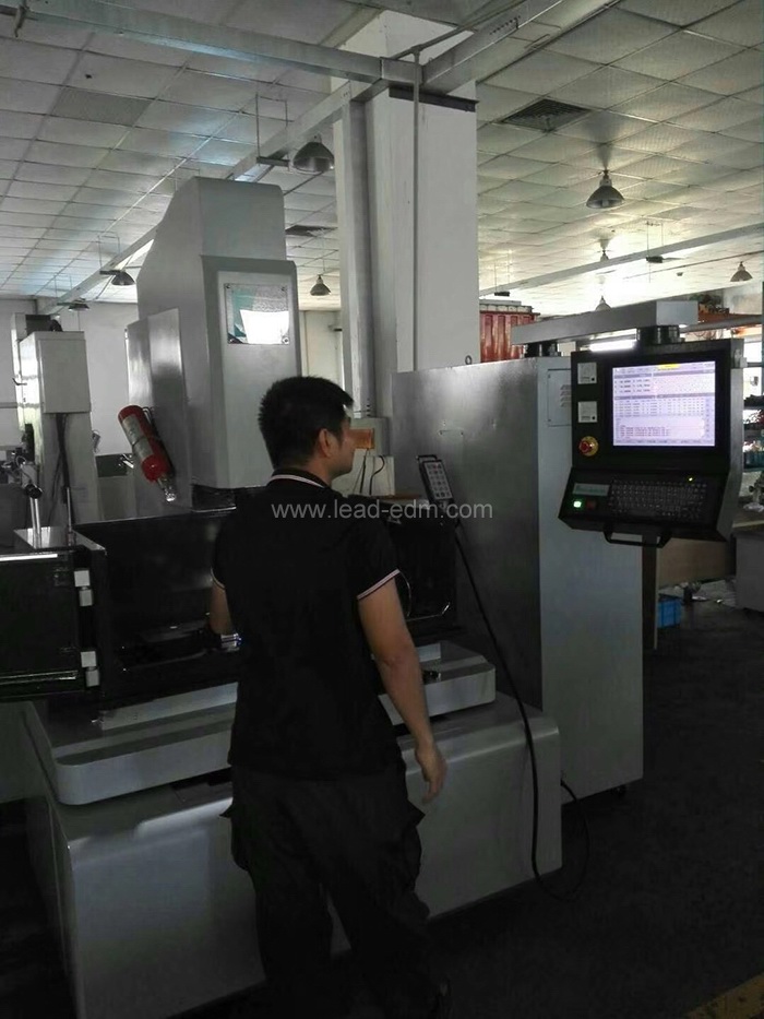 群基鏡面LN40加工機安裝調試完畢交付使用-4